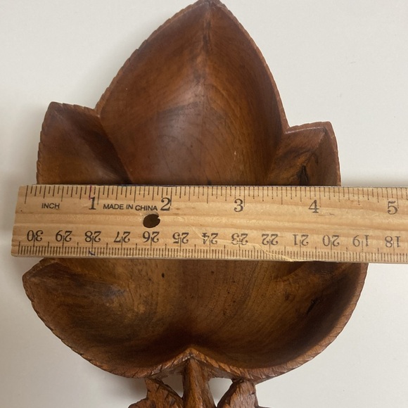 Carved Wooden Leaf Footed Dish - Picture 8 of 11